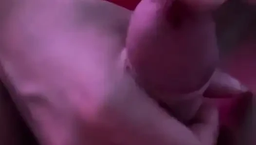 Saat dia pulang kerja, aku minta dia merawat penisku