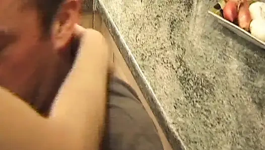 Симпатичной французской крошке жестко пробурили очко перед дегустацией кончи