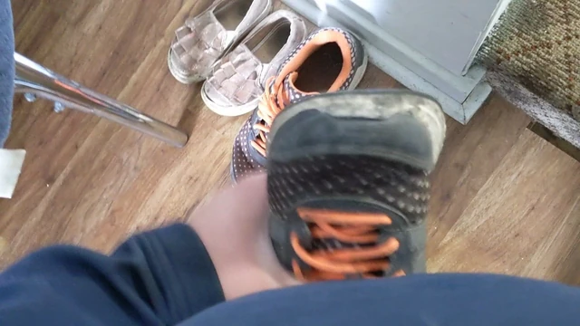 Quick cum in girl's smelly adidas