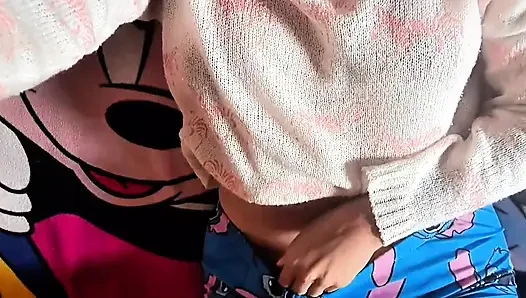 Oh, kolumbianische frau zieht sich aus und berührt ihre vagina!