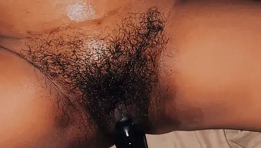 Teman kulit hitamku dan istriku ngentot di kamar hotel!