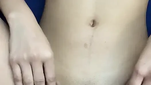 Üvey erkek kardeş duş alırken banyoda üvey kız kardeşiyle seks yapıyor