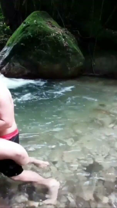 Pacar saya meninggalkan saya menunggu untuk pergi merayakan ulang tahun kami. saya mengundang ibu mertua saya dan kami akhirnya bercinta | Klip 1