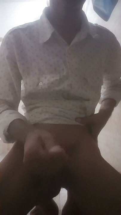 Hand jobe in wash room cuming
