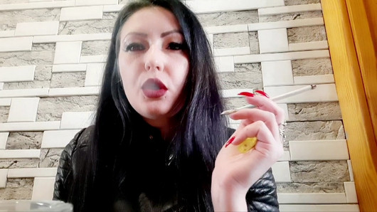 Smoking fetish from the beautiful Dominatrix.