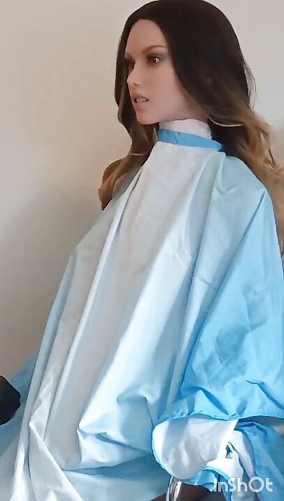 Šareni najlonski frizerski ogrtači fetiš modeliranje s Lauren