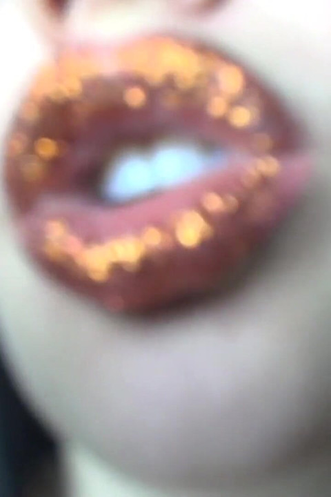 Golden lip seduction