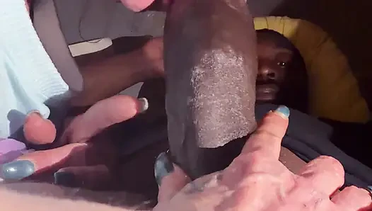 Headrietta: GILF Gives BBC Amazing Gumjob