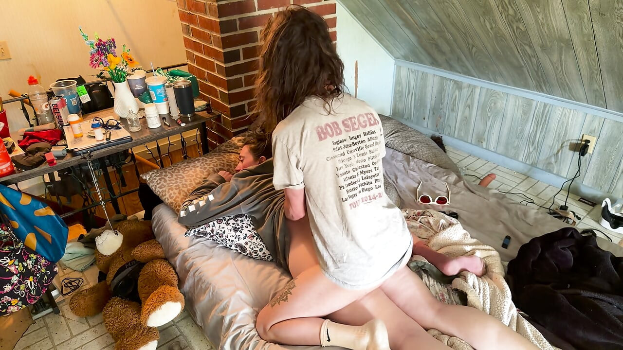 MILF has best ass to ride.