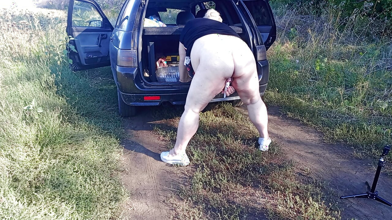 Neighbor gets lots of orgasms with squirting in public