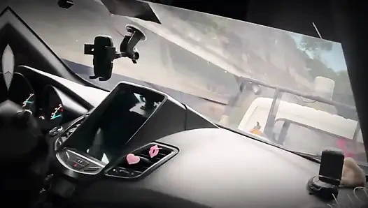 Araba sürülürken bir çekici kamyonun içinde seviştik