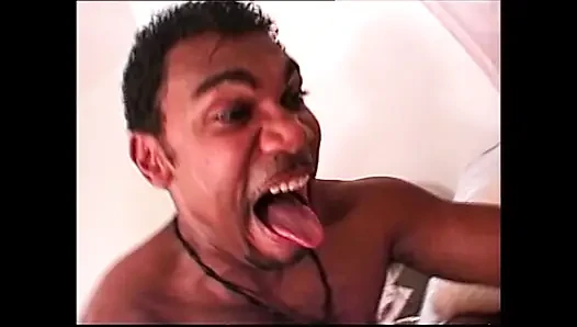 Двойное проникновение и камшот в рот трех чудовищных черных членов для красивой грудастой милфы