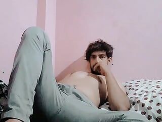 Băiat indian care se masturbează tare
