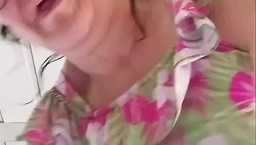 Onu bu eski götlü binada behing'den sallıyor