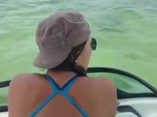 Vrouw neuken op de boot