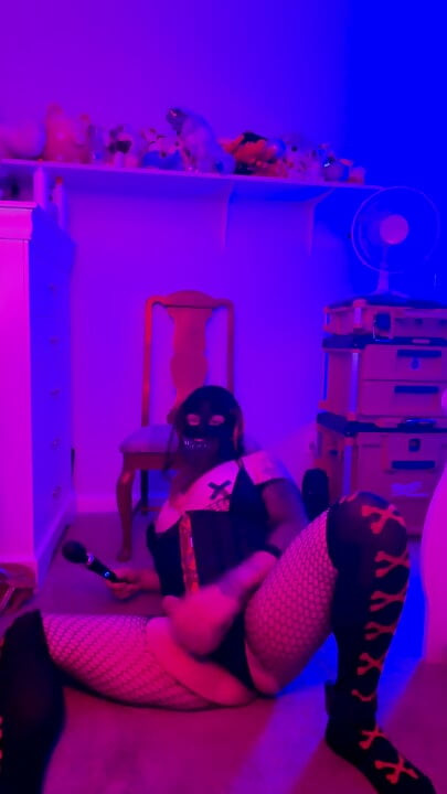 Bermain solo TheXD memerlukan pakaian baru menghantar saya sedikit! Terima kasih