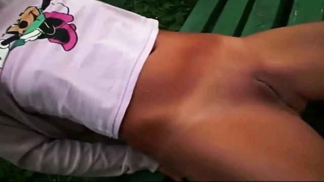 Ja, schlag meine Fotze! Outdoor!