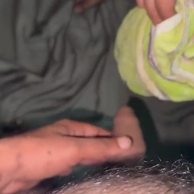 Sobarica dobiva jebanje u guzu od vlasnika noću hindi glasom