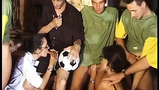 Dua belas Orang Ditawarkan oleh Pelatih!