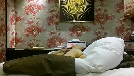 Развратная домохозяйка занимается секс-видео