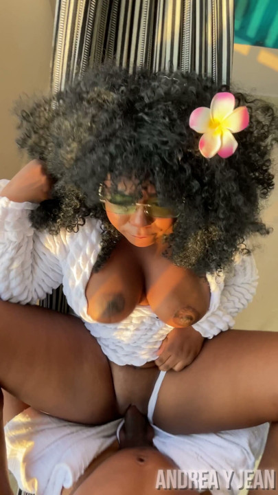 I can't resist this big ass and busty Milf | Clip 1
