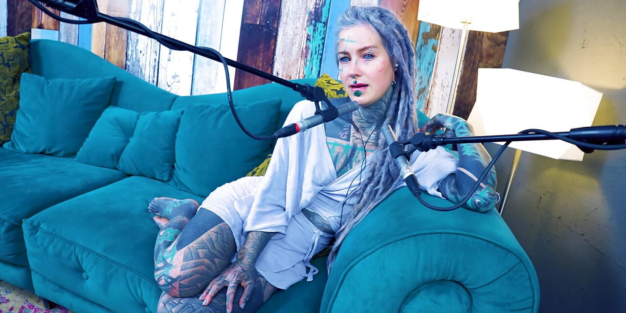 Eu falo sobre S - Shame - podcast ASMR SFW falando gótica magrinha menina dreadlocks tatuagem modelo tatuada menina