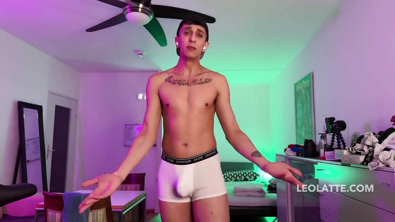 Leo Latte Almost 2-hour Livestream - Teasing, Stripping & Underwear Show