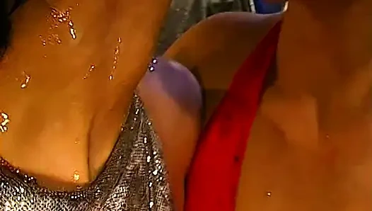 Ggg - Шлюховатая Крошка Жадно Глотает Несколько Членов