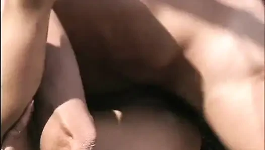 Pantat kacau di tepi laut