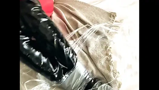 ROTE BONDAGE MIT HIGH heels AUS LATEX