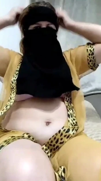 Spectacular moment from "Hyderabadi Muslim aunty"