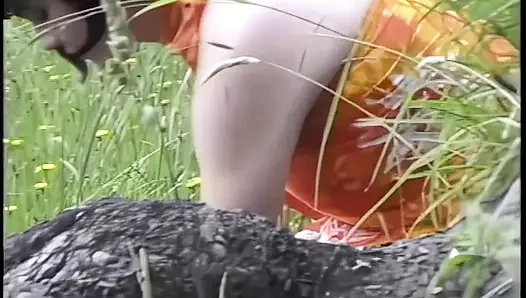 Gerçek hayattaki lezbo aşıkları açık havada amcık yalıyor