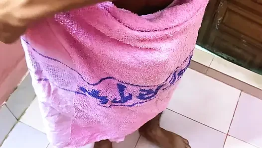 Üvey kız kardeşim büyük panisimi görünce sikişiyor