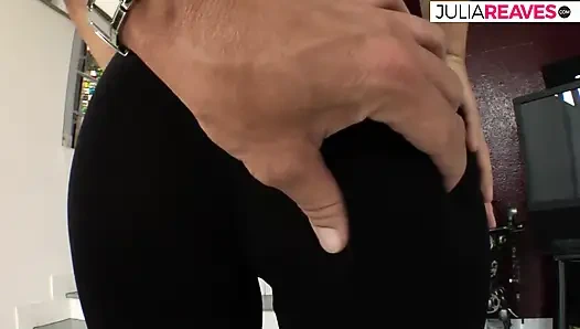 Fahişe iki büyük yarakla sert sikişten sonra döl yiyor