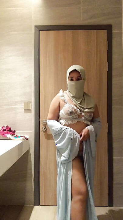 Do you like my ass? "Miss me yet? I can fix that... 💦