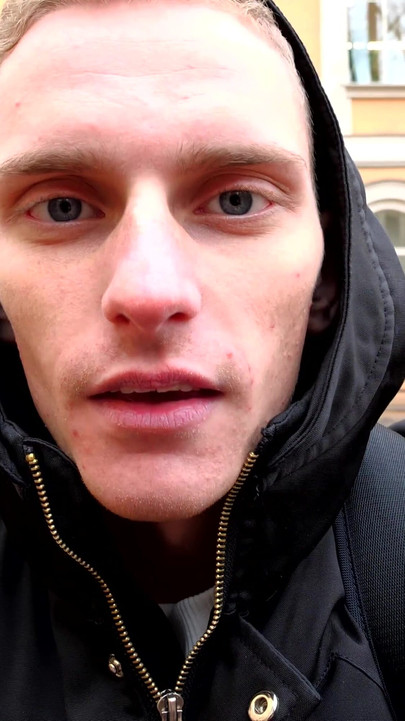 家庭教師を彼女のアパートでセックスに誘ったんだ!