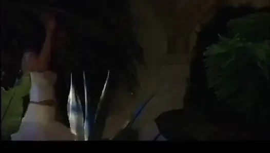Azgın hatun sert yarağı bal deminde sert sikmeyi seviyor