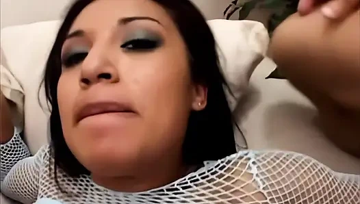 Jasmine Byrne: Egzotik, hevesli ve çift penetrasyonu seven