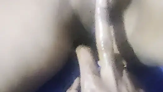 Stieftante zeigte ihrem stiefvater ihre muschi und bekam es massiert