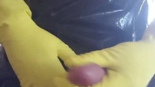 Branlette, gants en caoutchouc jaune