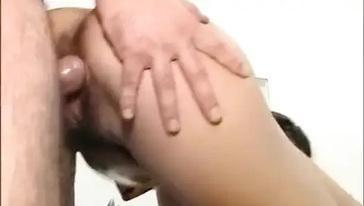 Memek berbulu gadis remaja rambut cokelat dientot habis-habisan sampai dicrot di dalam