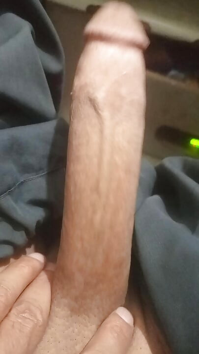 Bármely nő, aki partnerévé akar tenni, teljes titoktartással kapcsolatba léphet velem.