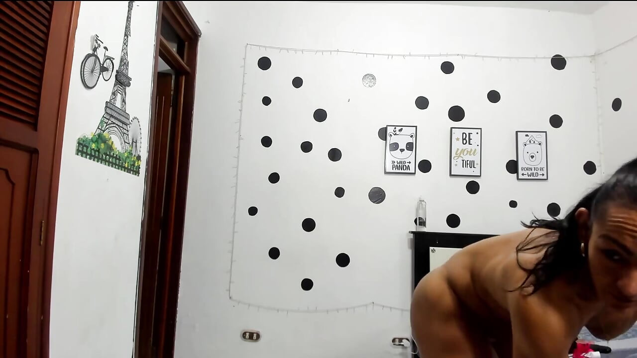 Muscle Flex and Squirt in High Heels