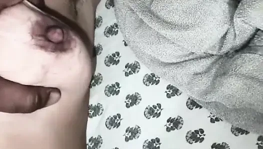 Üvey erkek kardeş üvey kız kardeşini sert sikişirken yakaladı. Hintli üniversiteli kız viral video