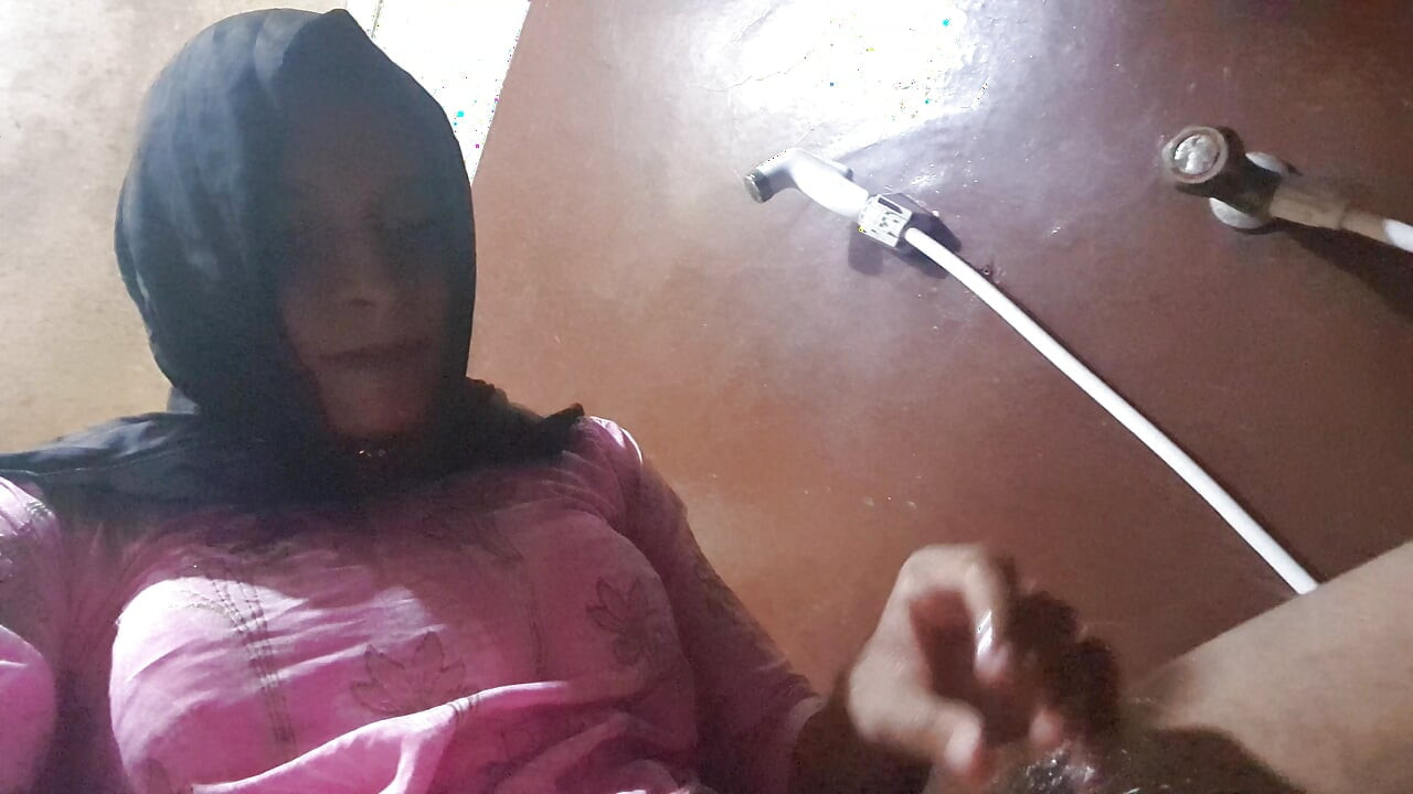 Shemale hijabi fingering