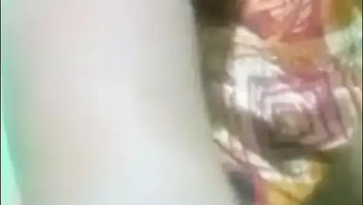 mamta bhabi ne chut main ungli kar ke pani nikali