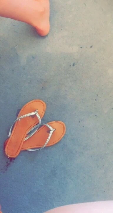 Sandals squirt