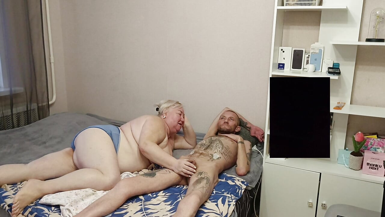 Stepmom gave me a blowjob and helped me cum