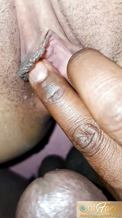 Kontol kecil ini nggak masukin kontol sampai dalam banget dan nggak pernah puas kalau belum orgasme!