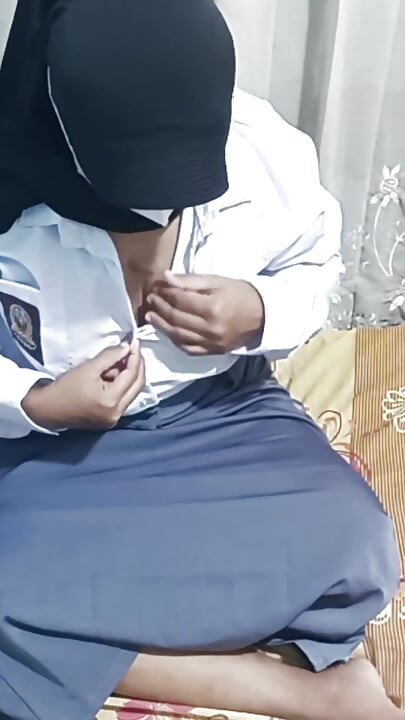 College Student Masturbates Before Going to College